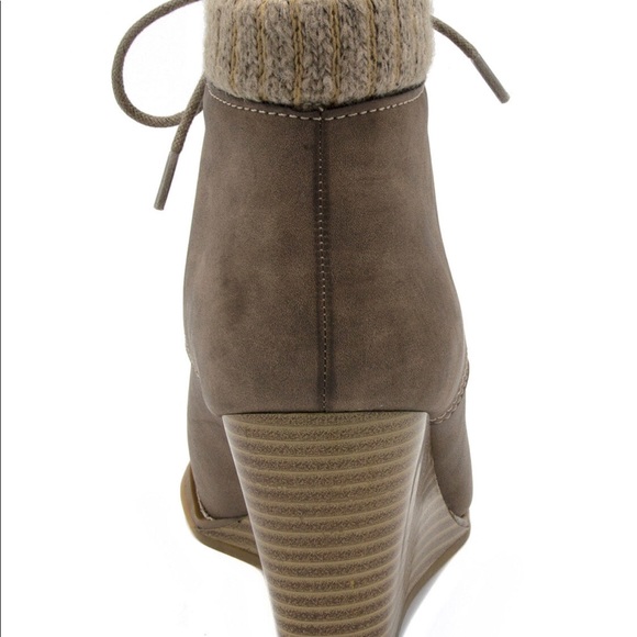 Nautica Ankle Bootie with Sweater Collar, NWT, NIB - Picture 3 of 5